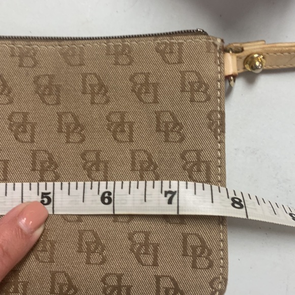 Dooney Bourke vintage wristlet tan in great new condition. - Picture 7 of 8